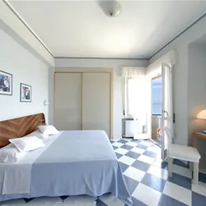 Flora Hotel